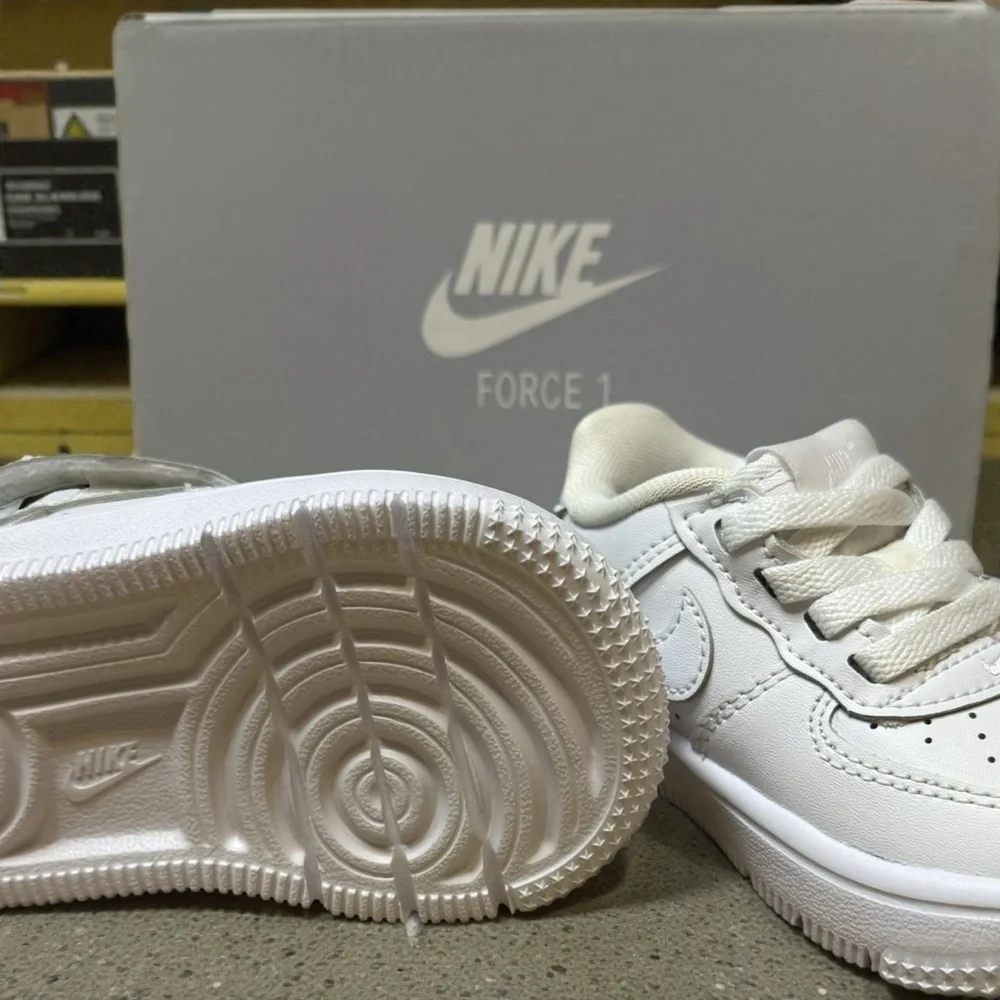 Nike force 1 low easyon size 4C children’s shoes - Picture 2 of 6